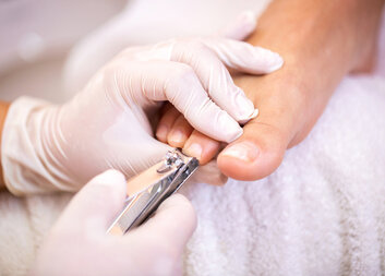 Domácí pedikúra pro seniory: nová služba přináší péči až domů 